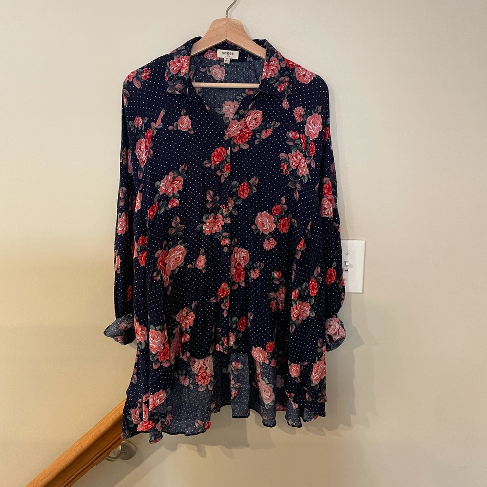 Umgee size M floral and flowy button down